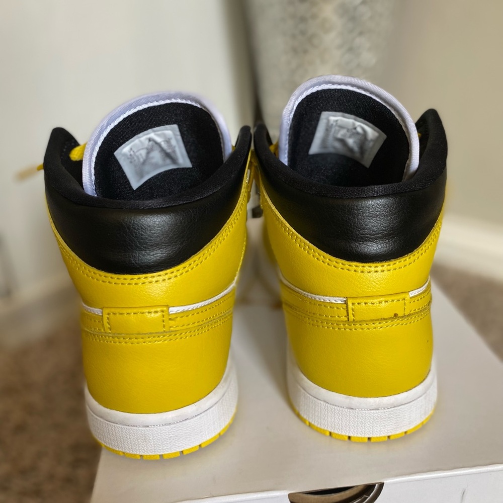 Jordan 1 Mid Women’s White/Vivid Sulfur-Black Sneakers 6.5 - Picture 5 of 10